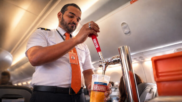 Chopp a 30 mil pés: Brahma e GOL lançam serviço à bordo