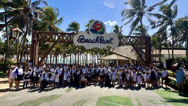 Beach Park reúne 500 voluntários e recolhe 750 kg de resíduos em praia de Aquiraz