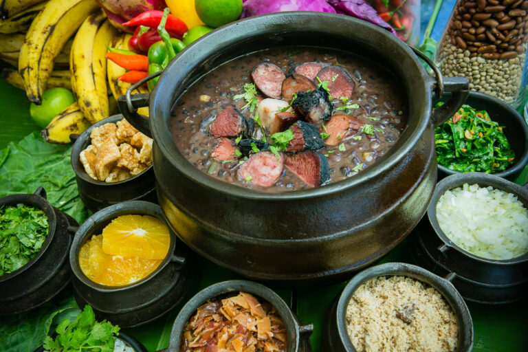 Feijoada do Casarão reúne samba e gastronomia brasileira no Leblon