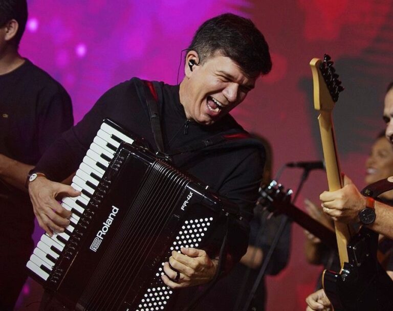 Waldonys apresenta “Verso do Universo” neste sábado no Teatro RioMar Fortaleza