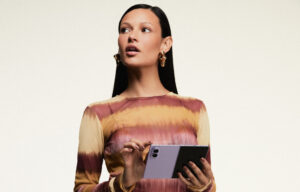 ÁGUA DE COCO e Samsung unem moda e tecnologia em coleção inspirada no Galaxy Z Fold8