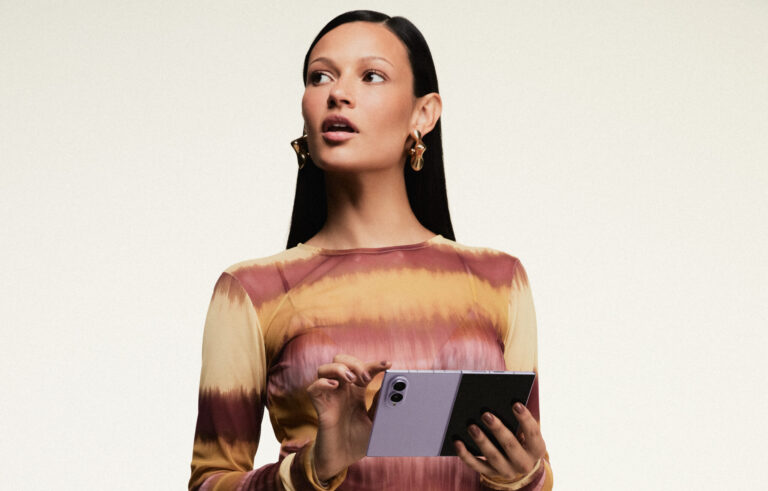 ÁGUA DE COCO e Samsung unem moda e tecnologia em coleção inspirada no Galaxy Z Fold8