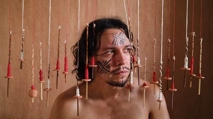 CAIXA Cultural Fortaleza recebe exposição de Gustavo Caboco sobre memória indígena