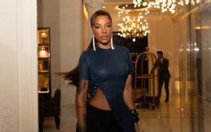 Ludmilla acompanha Semana de Moda de Paris ao lado de nomes internacionais